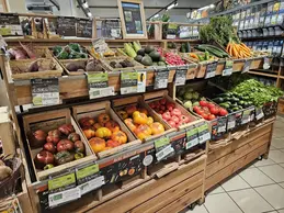 108-biocoop-bourg-en-bresse-kennedy-magasin-alimentation-bio-tomate-salade-avocat-fruit-legume-saison.webp