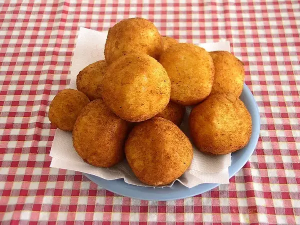 Boulettes de riz au fromage (30 bouchées)